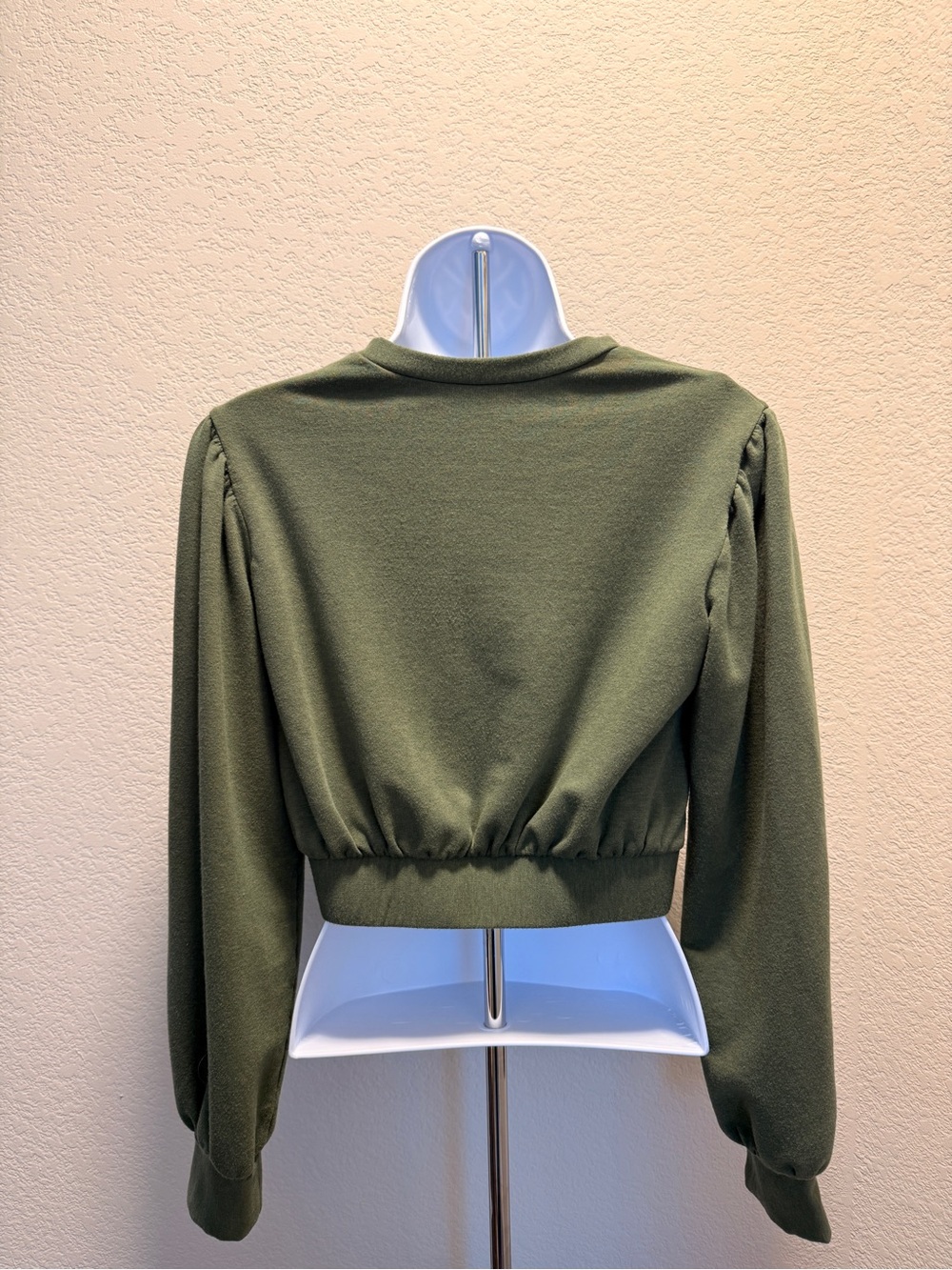 Londre Super Soft Cropped Sweatshirt and Jogger Sweatpants Set in Kauai Green - Picture 6 of 13